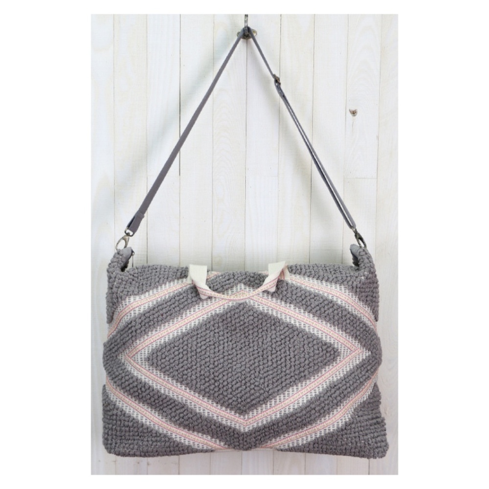 🔥LAST ONE!!🔥 Diamond Pattern Weekend Bag - Picture 2 of 6